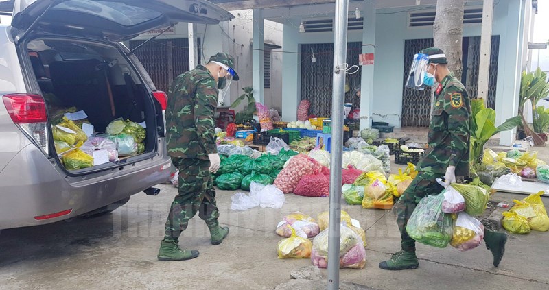 Armed forces in HCMC praised for COVID-19 prevention and control
